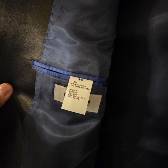 Kenneth Cole Reaction Navy Blazer with Black Satin Lapel - Picture 3 of 3